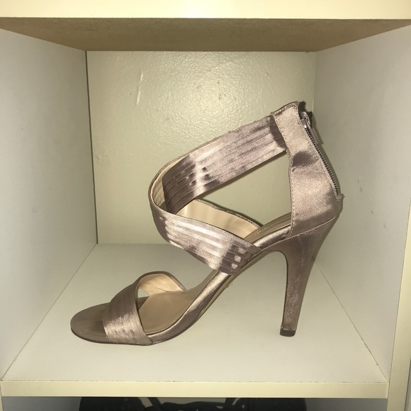 Gorgeous mauve/nude colored heel!! - Picture 4 of 5